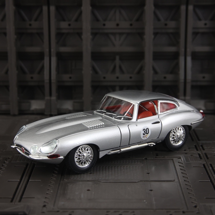 Car Care - Modelo de carro Jaguar E-Type em